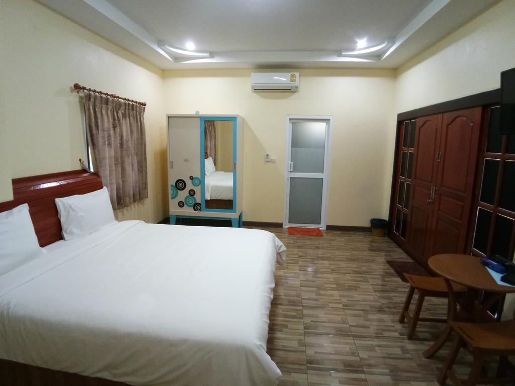 Hotel Baan Mek Lom Khao Lak Exterior foto
