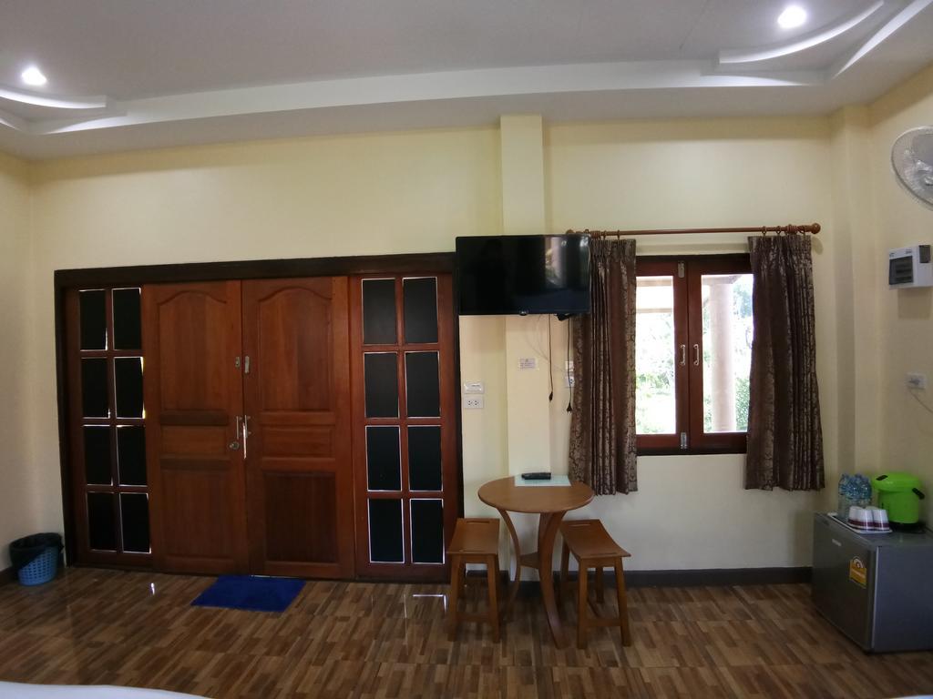 Hotel Baan Mek Lom Khao Lak Exterior foto