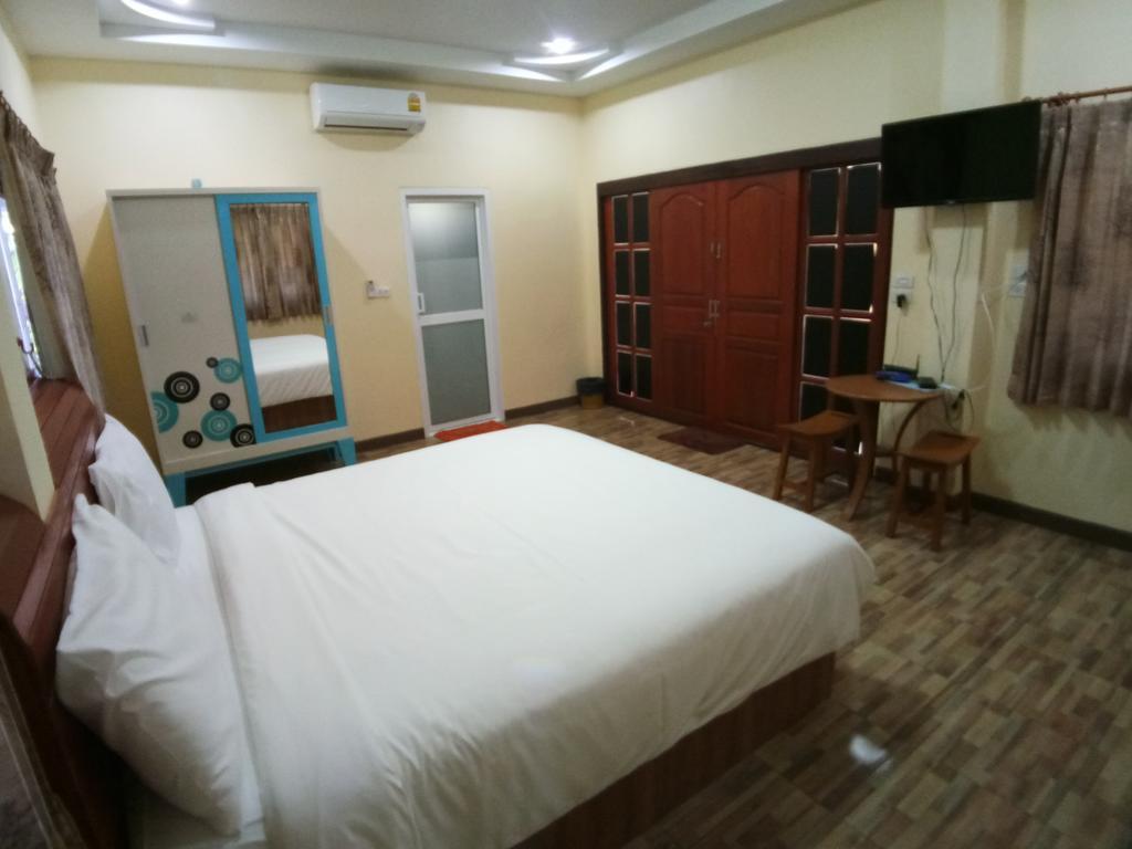 Hotel Baan Mek Lom Khao Lak Exterior foto