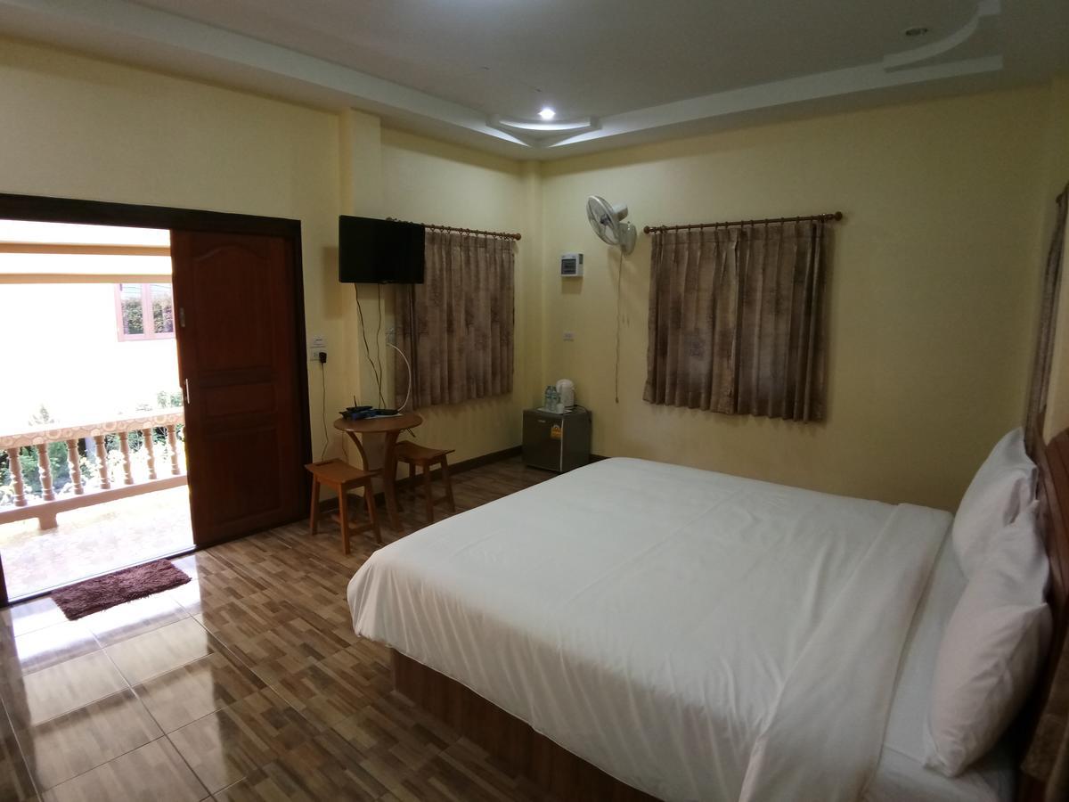 Hotel Baan Mek Lom Khao Lak Exterior foto